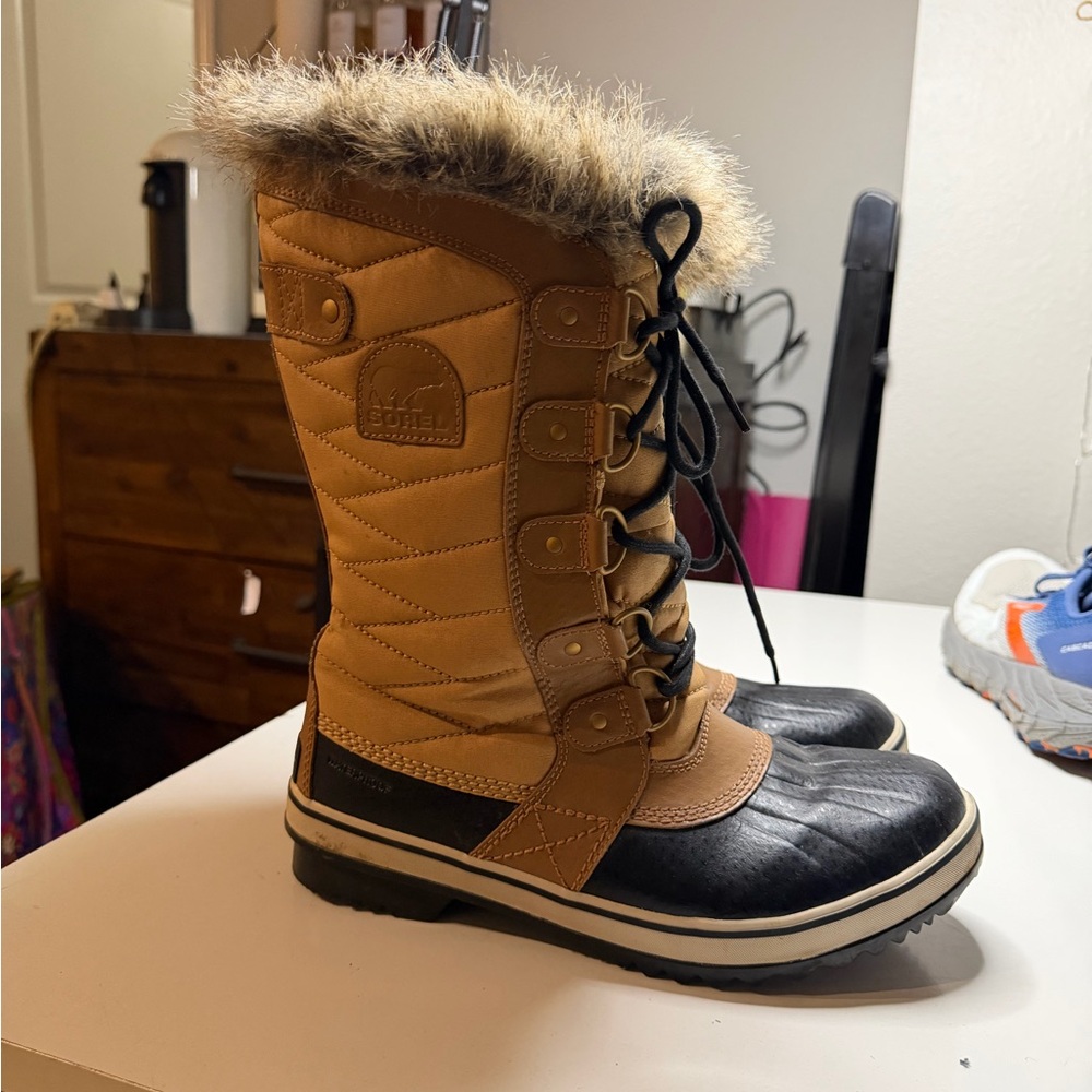Women’s sorrel boots - size 9 - worn once